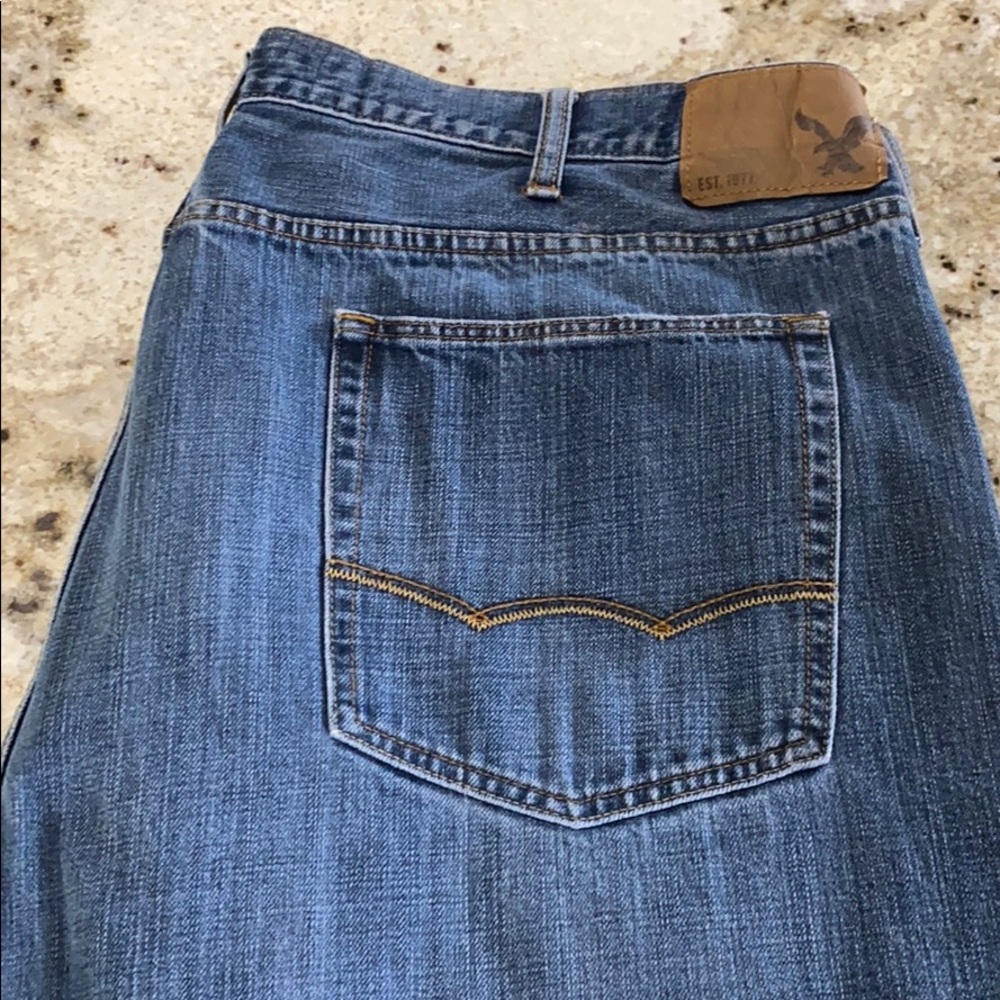 American Eagle men’s jeans boot cut.